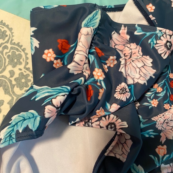 High Waisted & Flounce Bikini Set - Picture 3 of 11